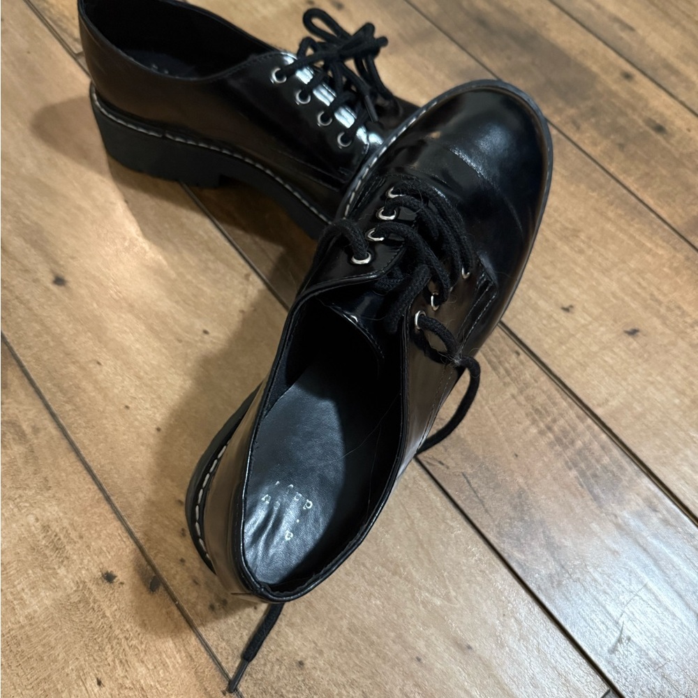 Classic Black Leather Women’s shoes